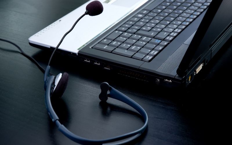telecoms-providers-laptop-min