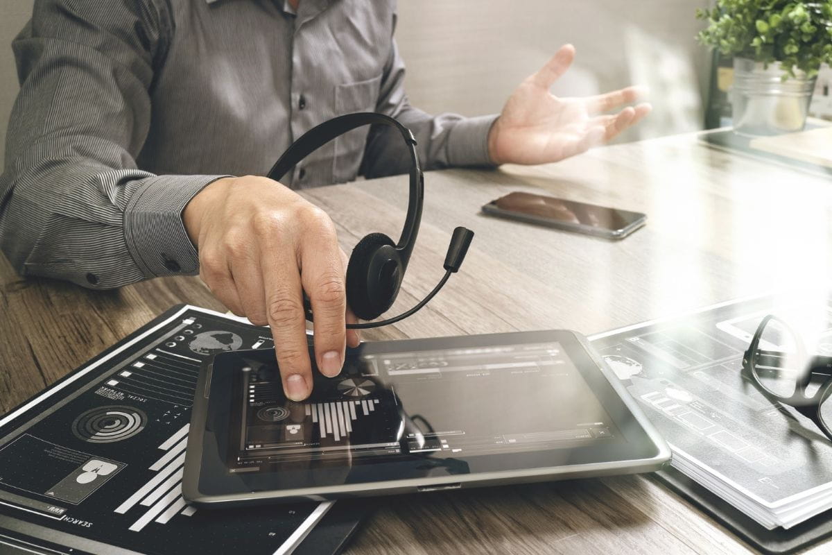 cloud-pbx-business-man (1) cloud-pbx-business-man (1)