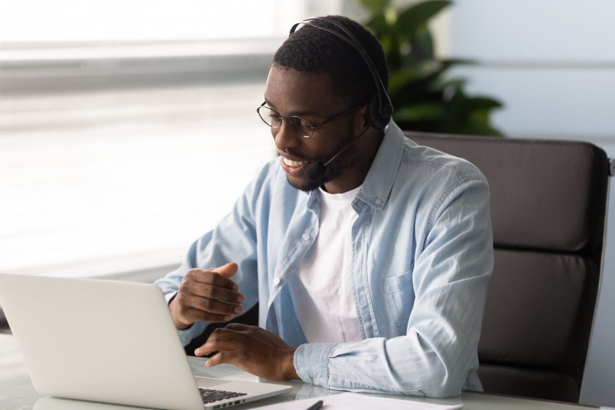 telecoms-companies-cape-town-man-working telecoms-companies-cape-town-man-working