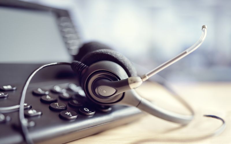voip-service-providers-headset-min