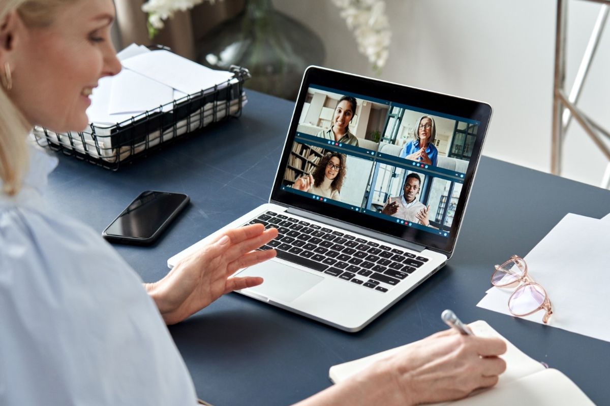 voip-service-providers-video-call-min voip-service-providers-video-call-min