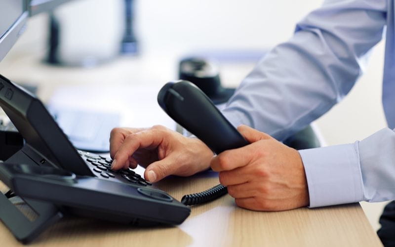 hosted-business-phone-system-deskphone (1)