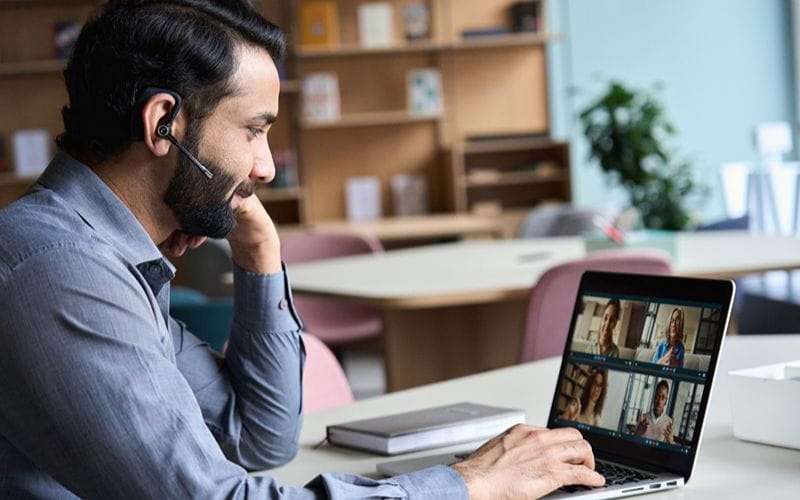 hosted-business-phone-system-remote-worker (1)